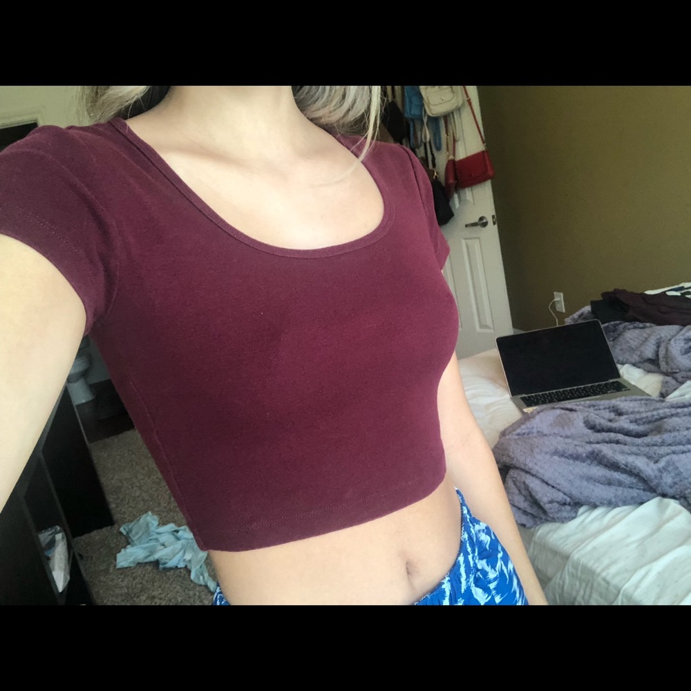 basic maroon crop